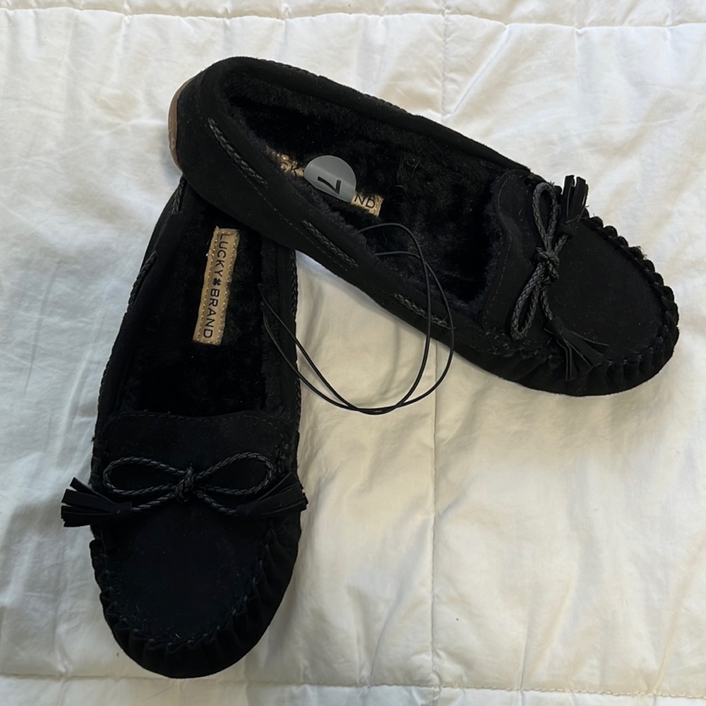 Black slippers